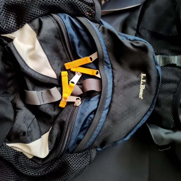 Stylish L.L.Bean Backpack & Fanny Pack Bundle Continental – Perfect for Everyday - Picture 4 of 10
